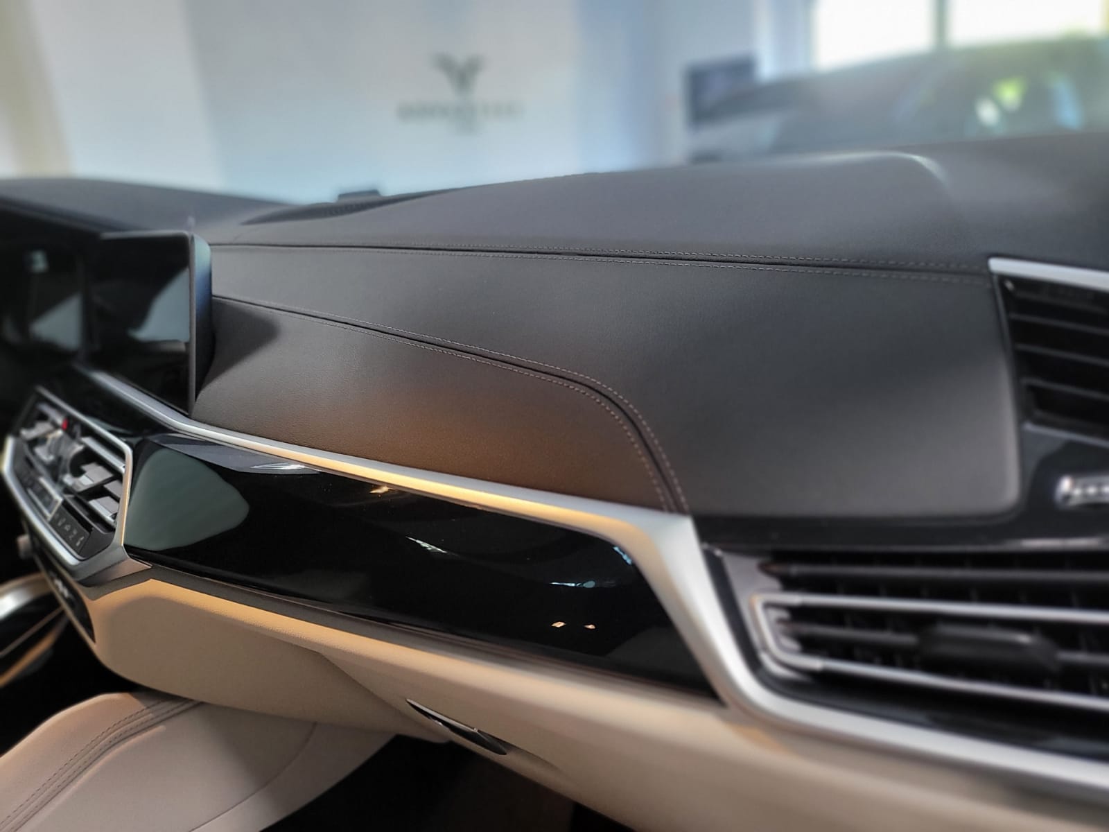 BMW X6 40i M-Sport - imagine 11