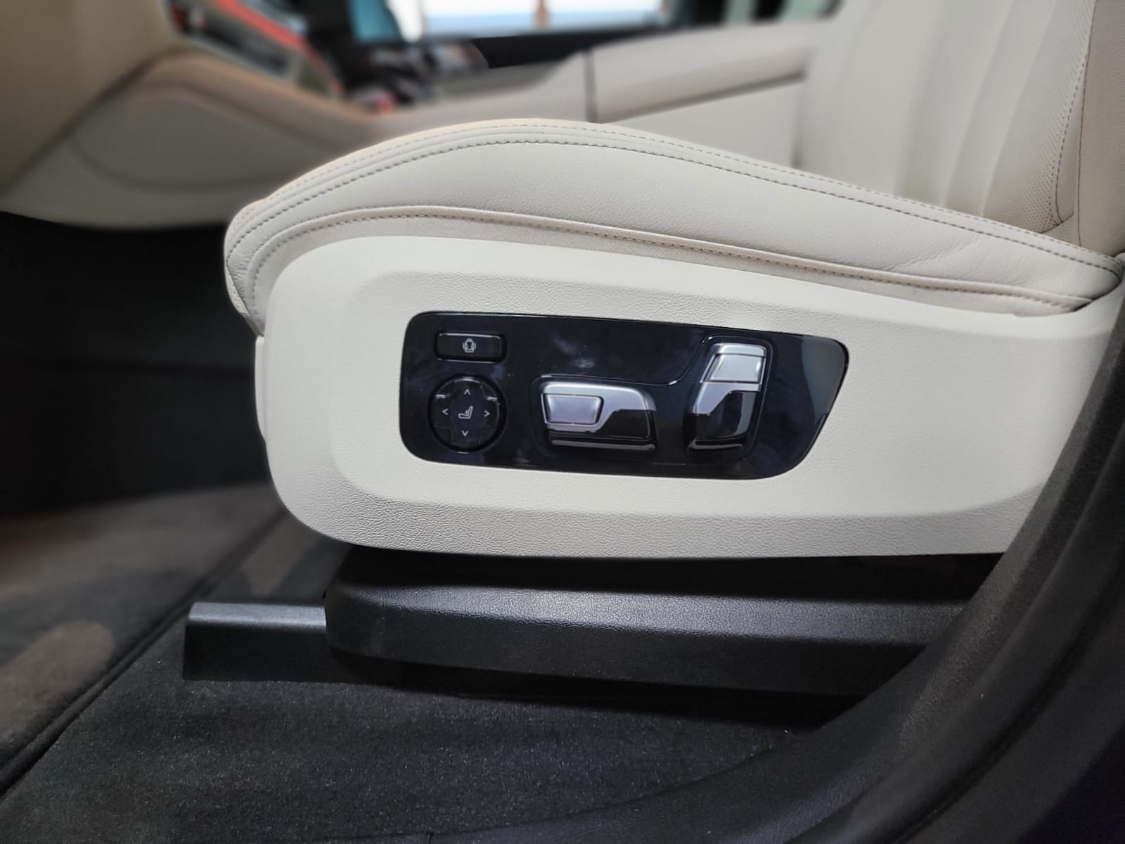 BMW X6 40i M-Sport - imagine 15