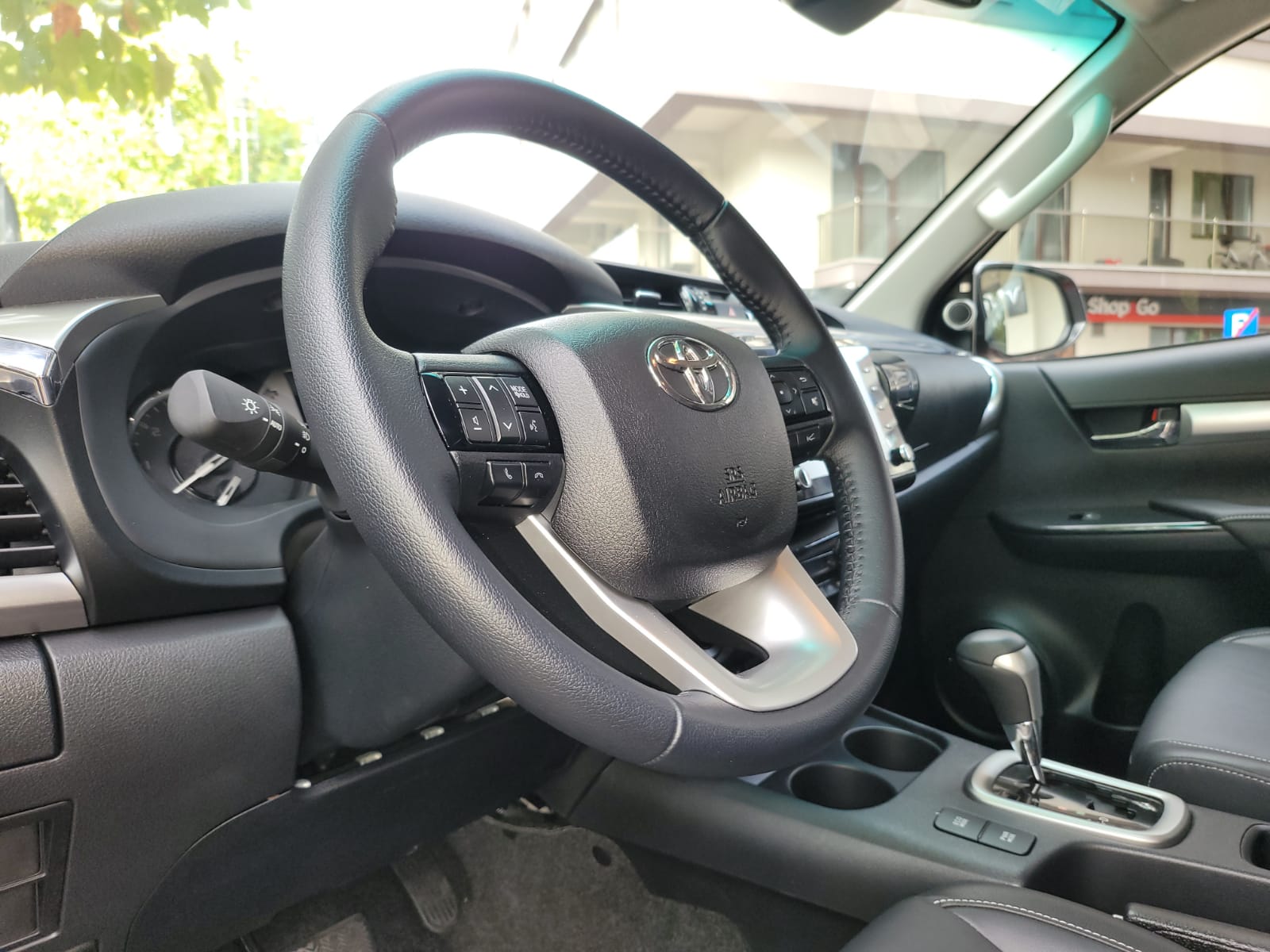 Toyota Hilux Executive Vip+ - imagine 8