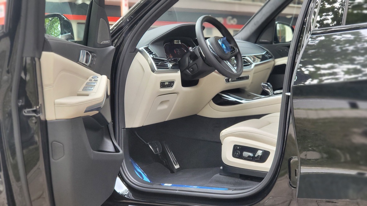 BMW X7 40i M-Sport - imagine 9