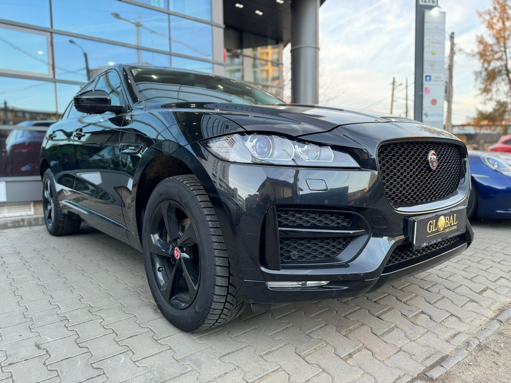 Jaguar F-Pace 20d R-Line - imagine 2