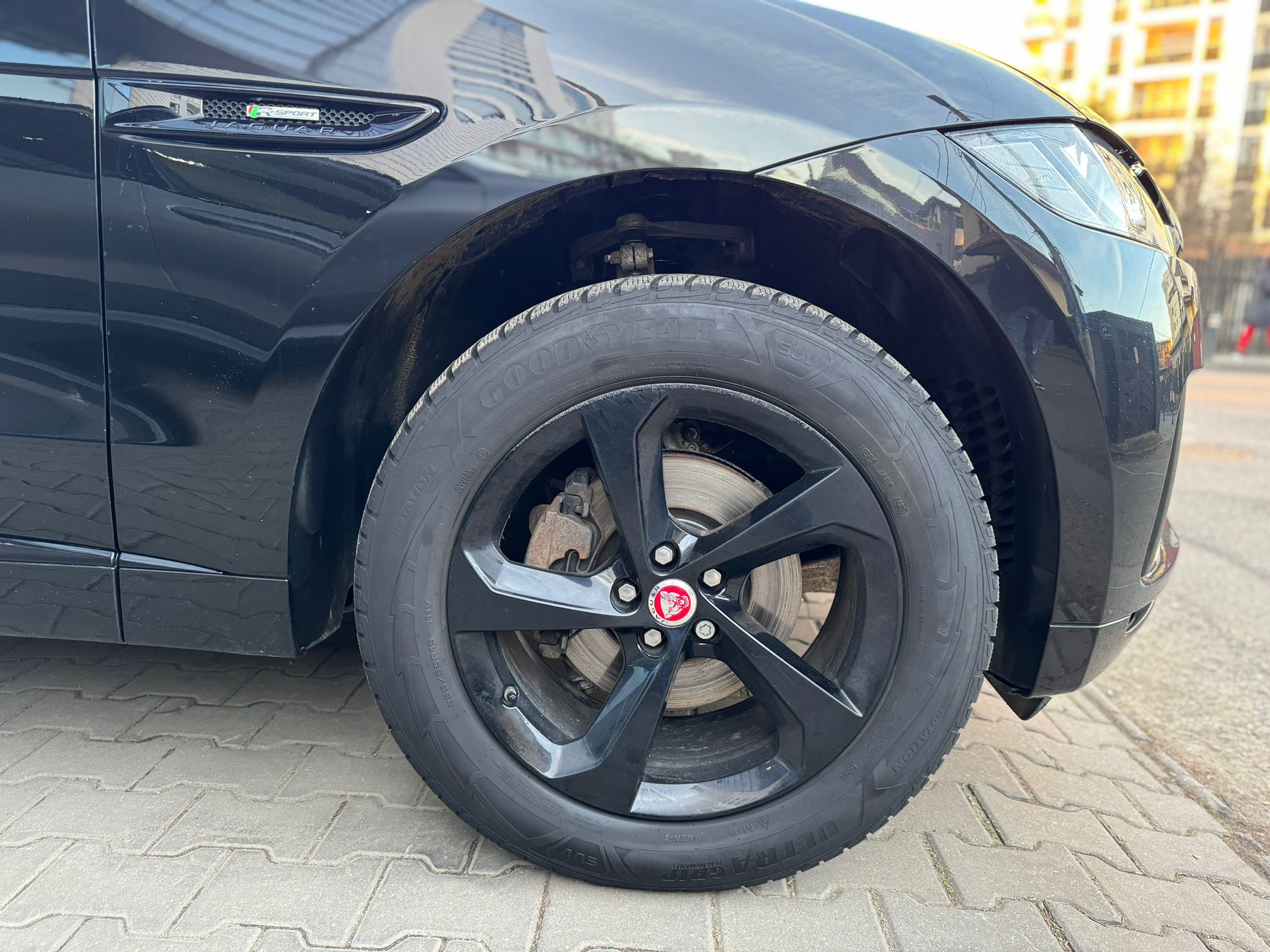 Jaguar F-Pace 20d R-Line - imagine 11