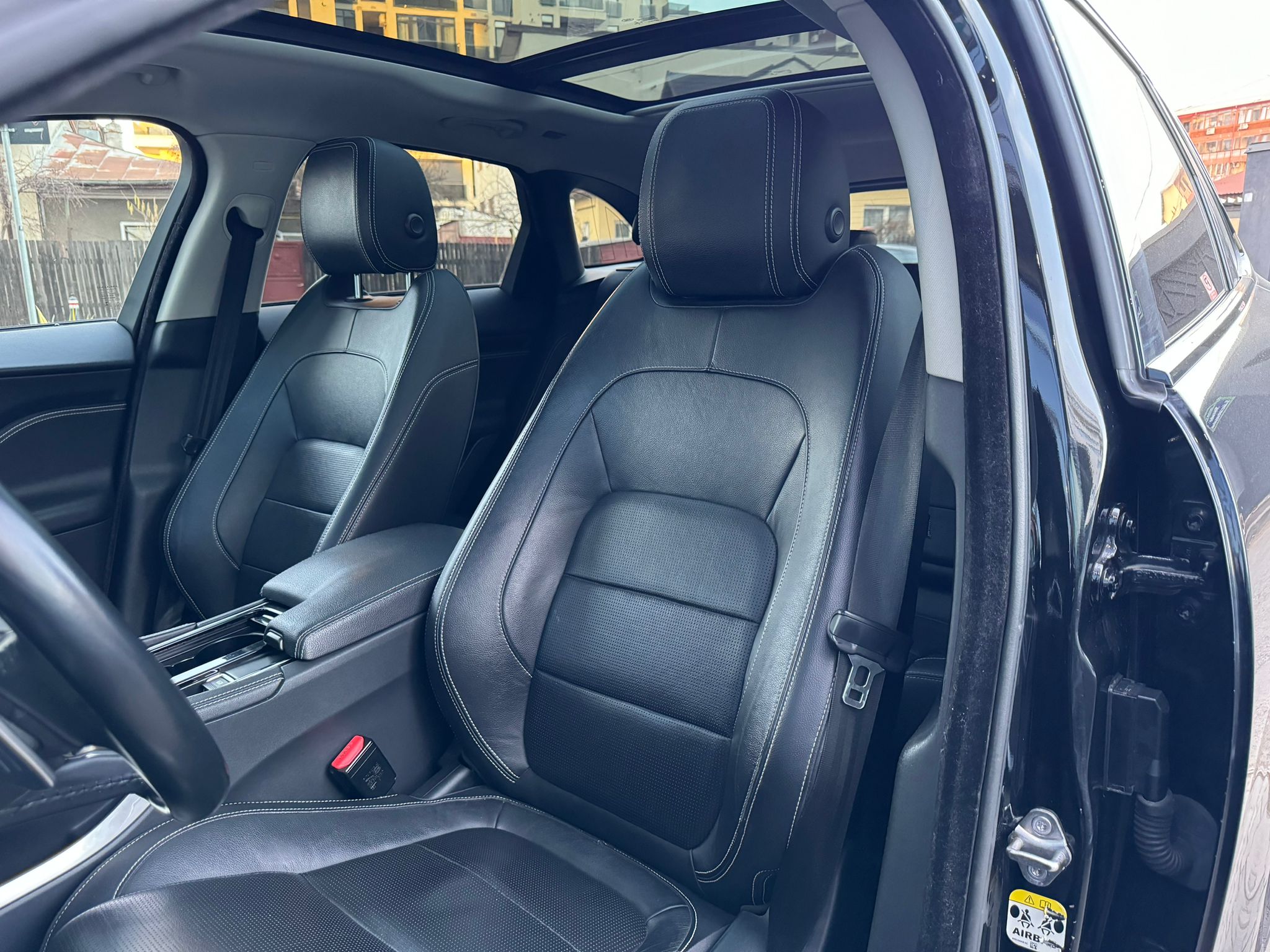 Jaguar F-Pace 20d R-Line - imagine 3