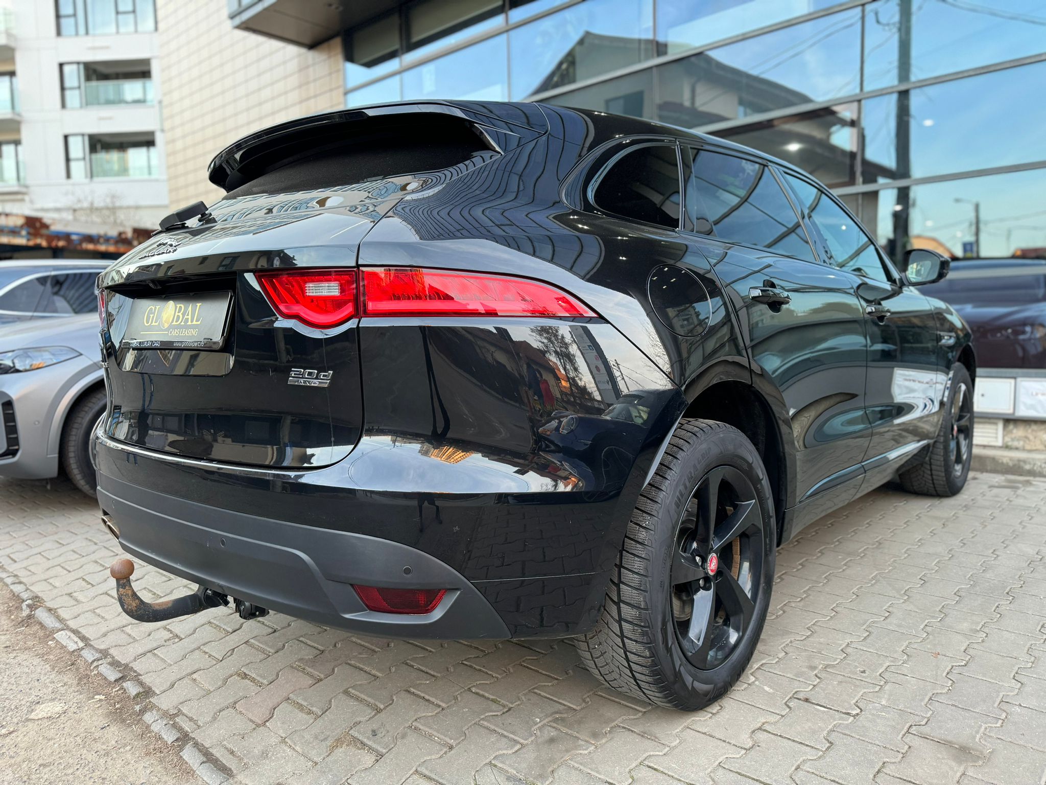 Jaguar F-Pace 20d R-Line - imagine 7