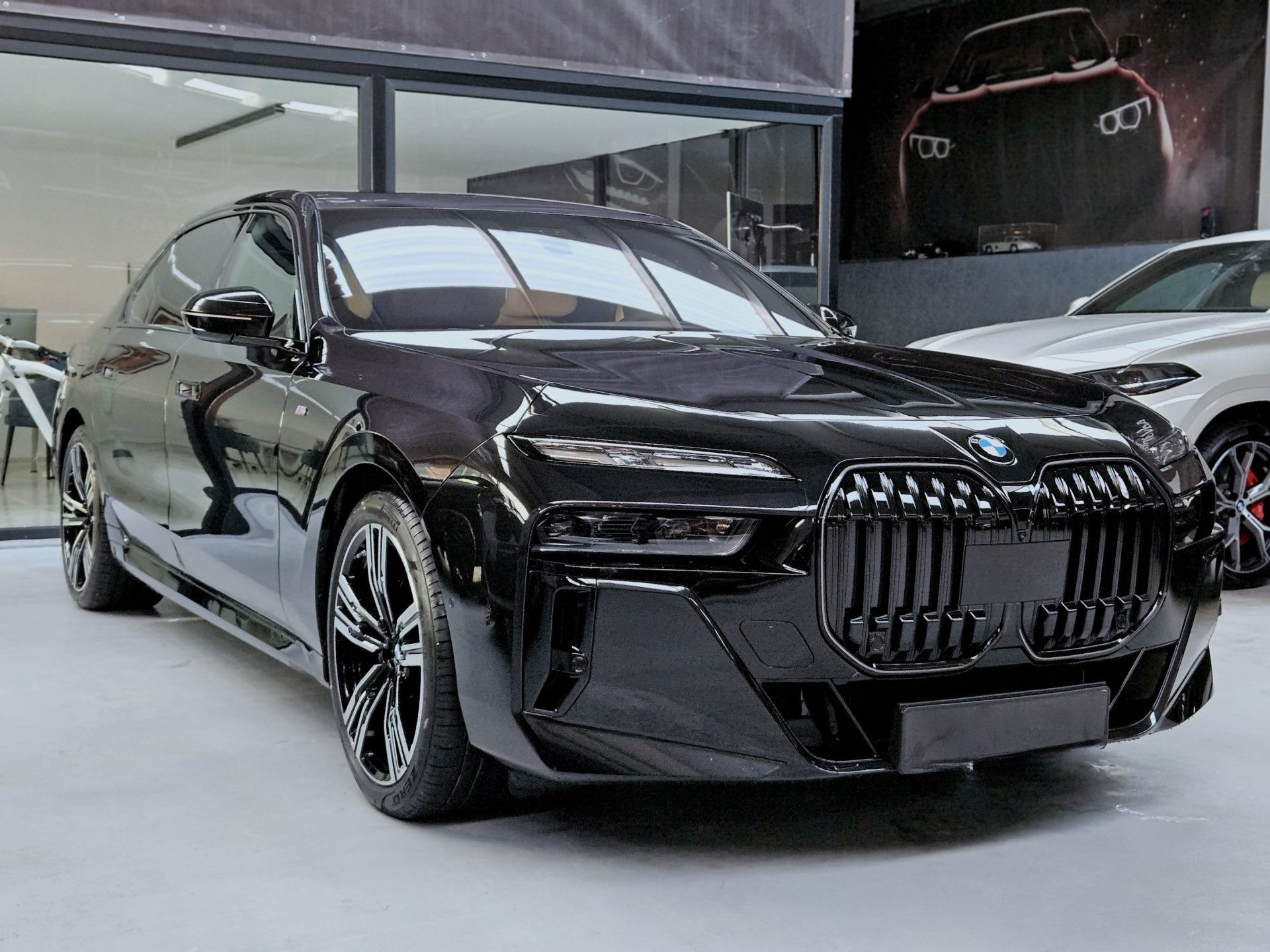 BMW 740d xDrive M-Sport/SkyLounge - imagine 2