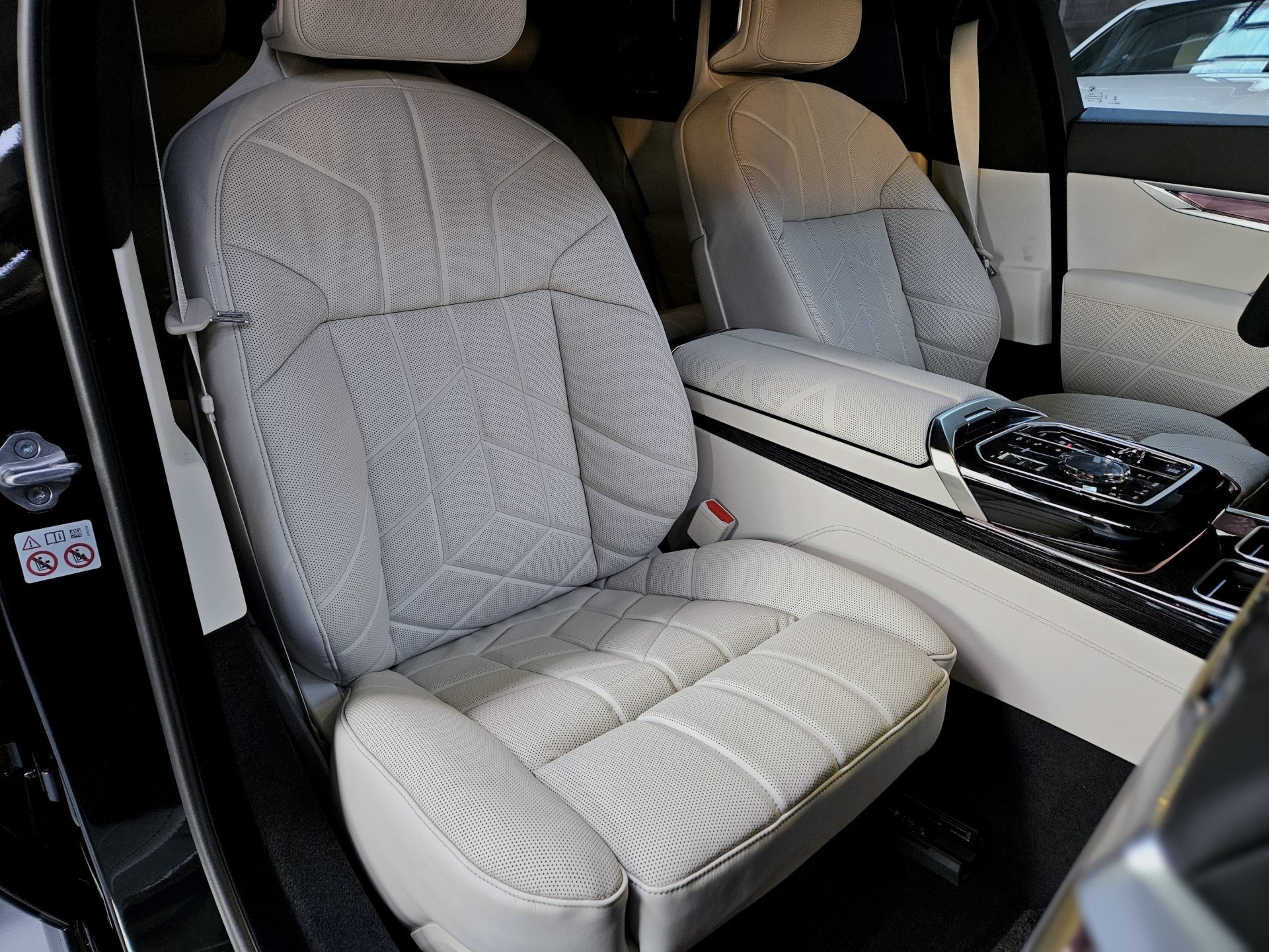 BMW 740d xDrive M-Sport/SkyLounge - imagine 12