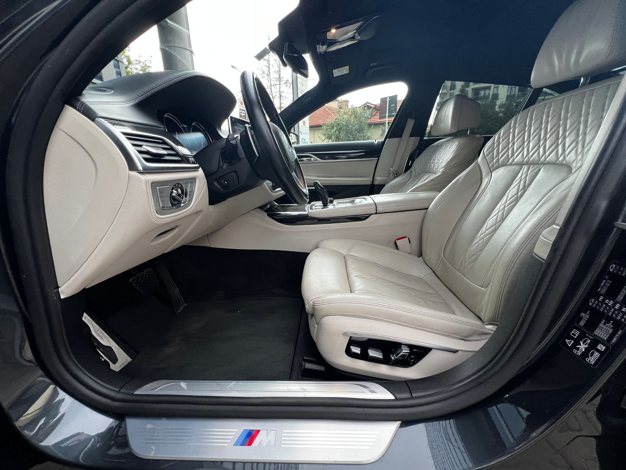 BMW 730d xDrive M-Sport - imagine 14