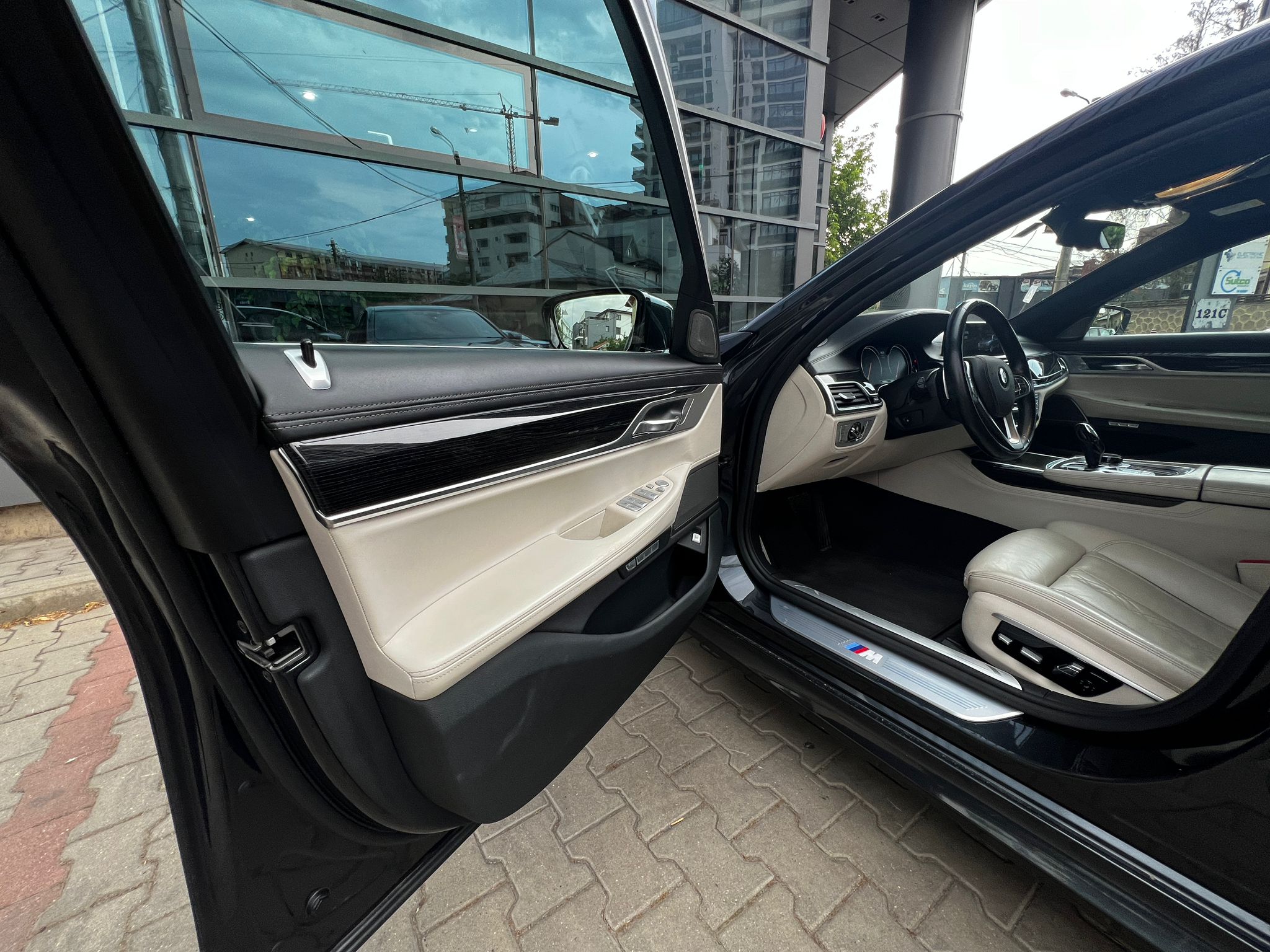 BMW 730d xDrive M-Sport - imagine 13