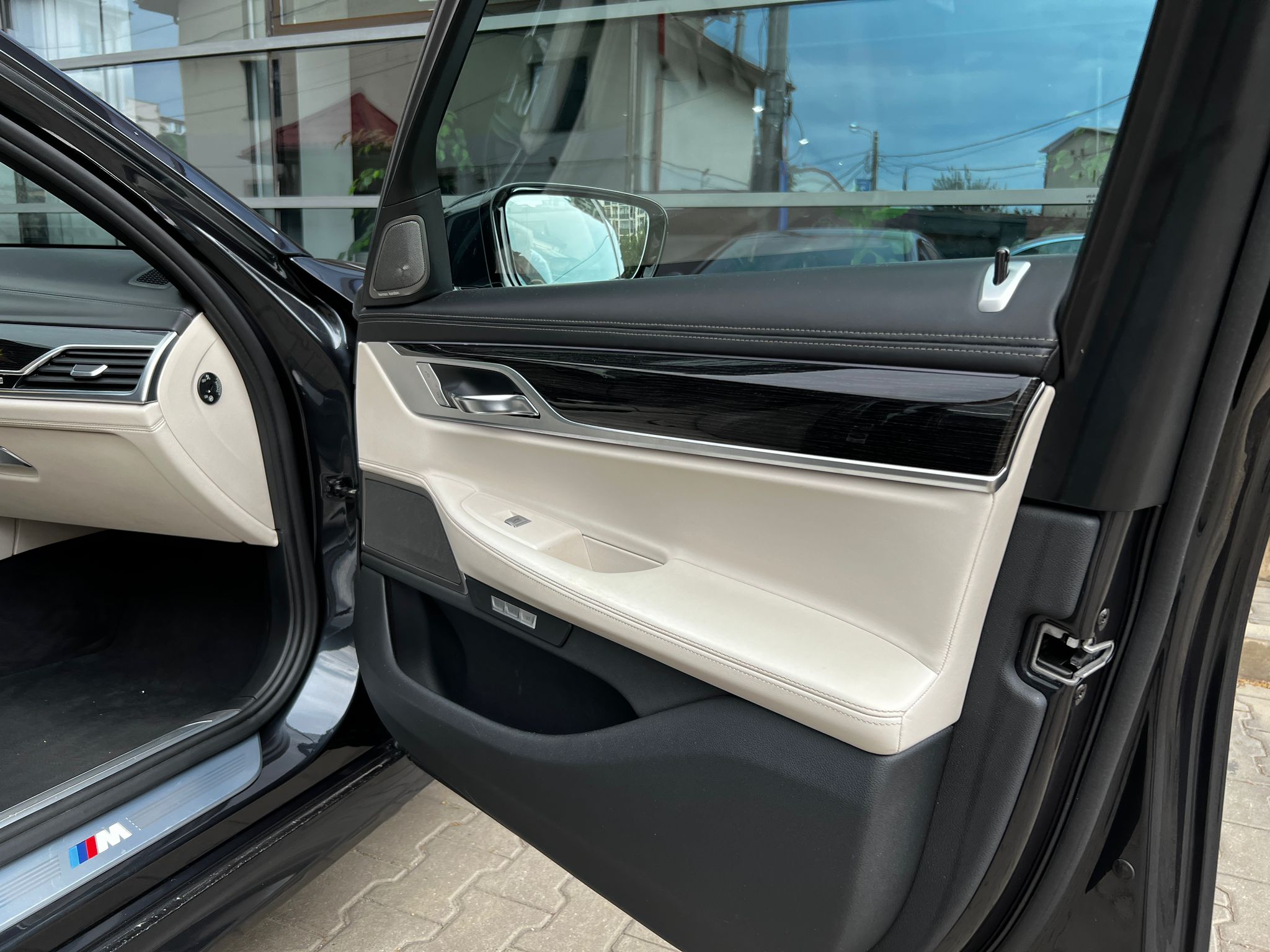 BMW 730d xDrive M-Sport - imagine 22