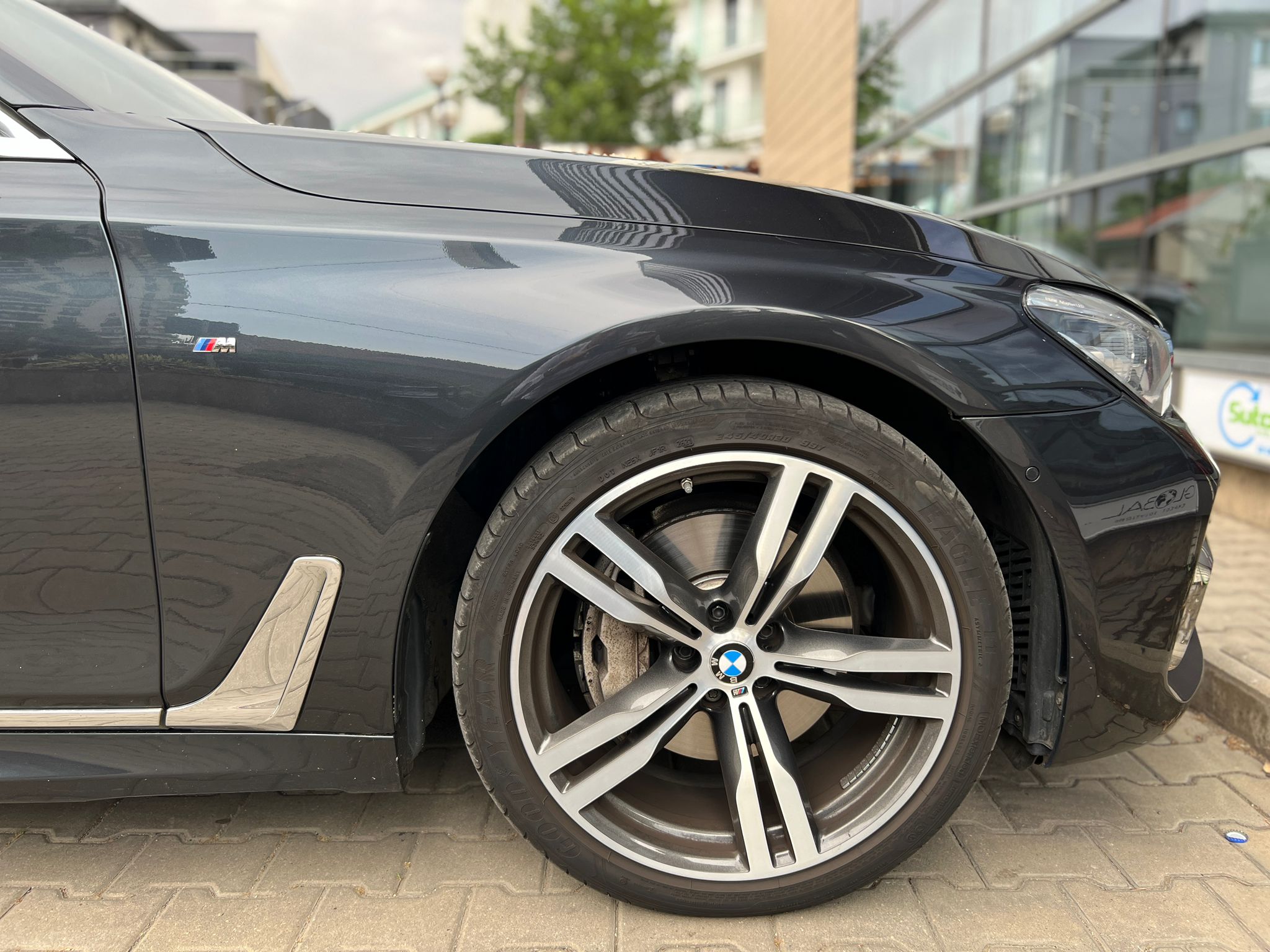 BMW 730d xDrive M-Sport - imagine 7