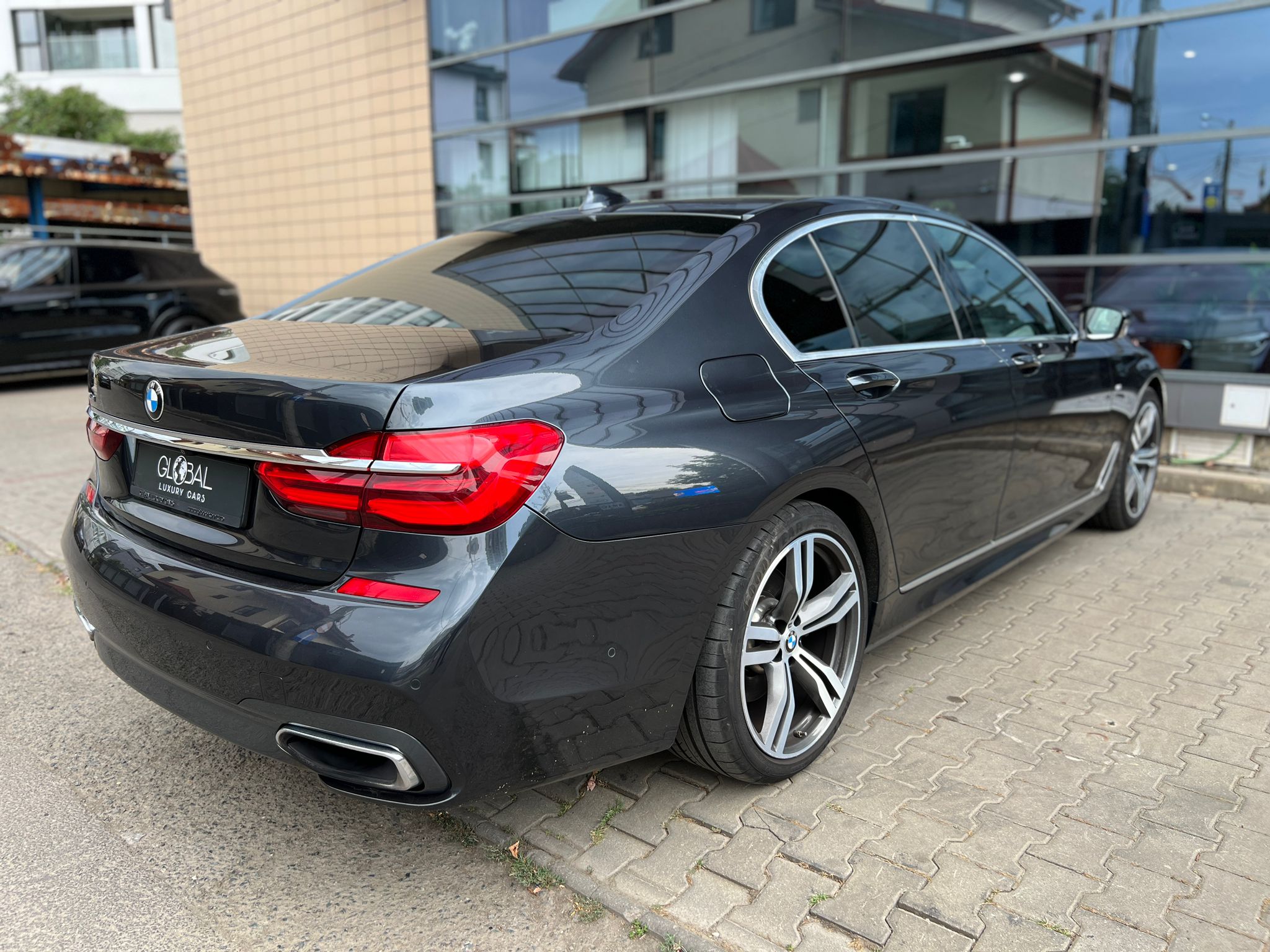 BMW 730d xDrive M-Sport - imagine 11