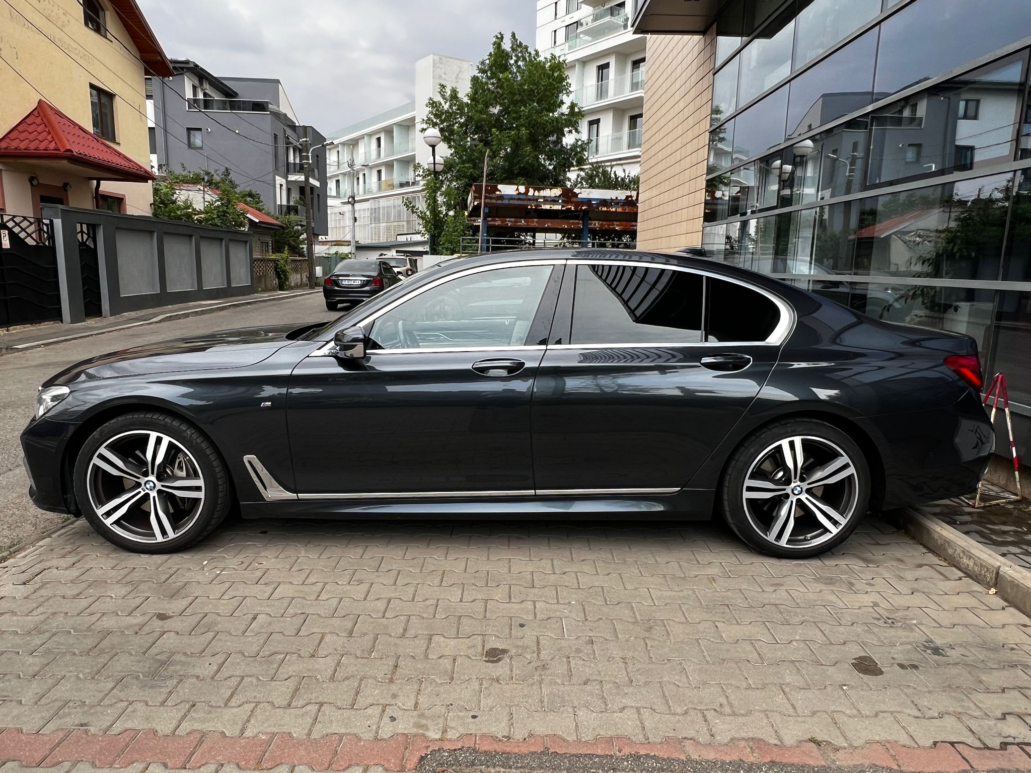 BMW 730d xDrive M-Sport - imagine 12