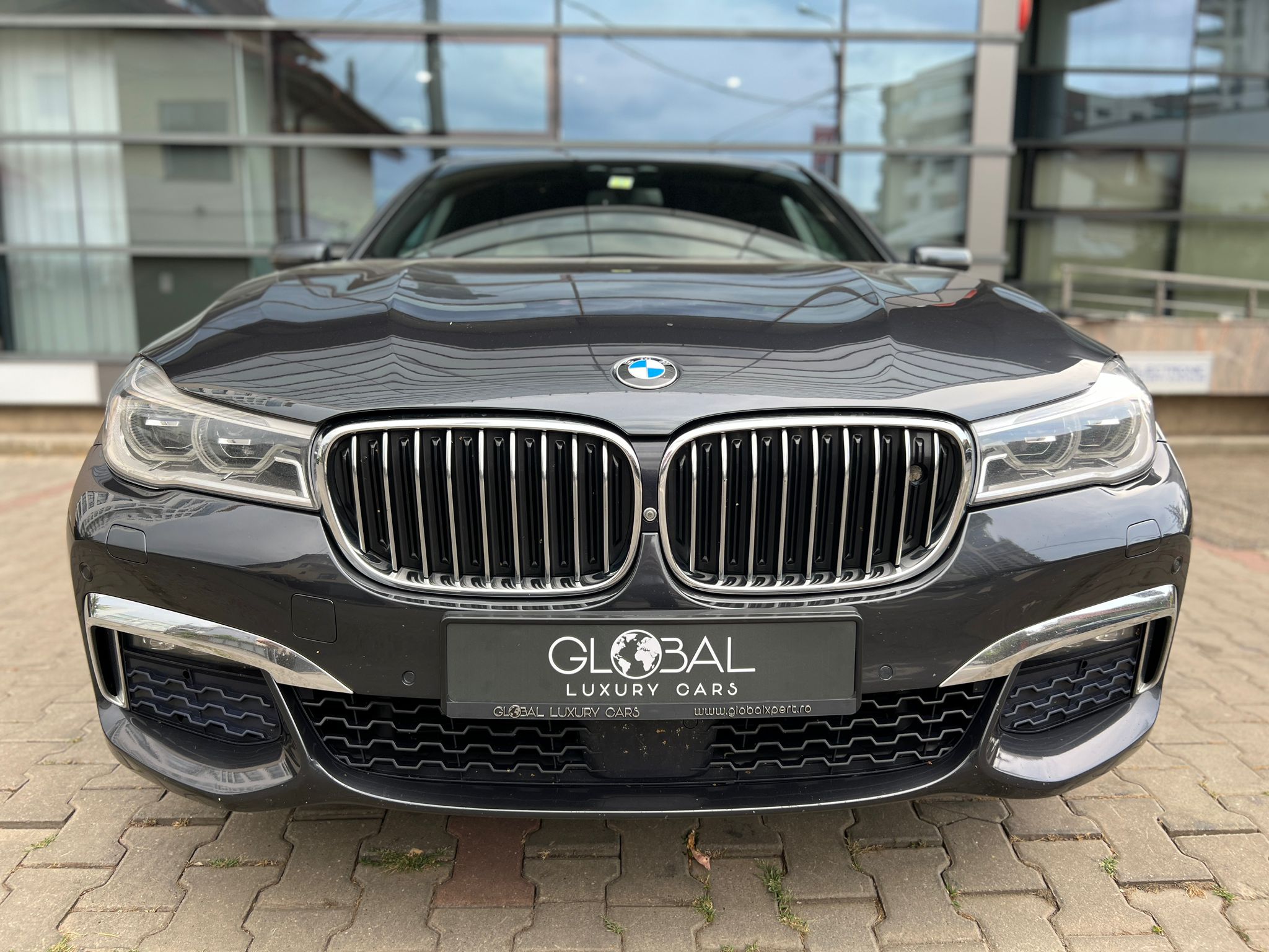 BMW 730d xDrive M-Sport - imagine 2