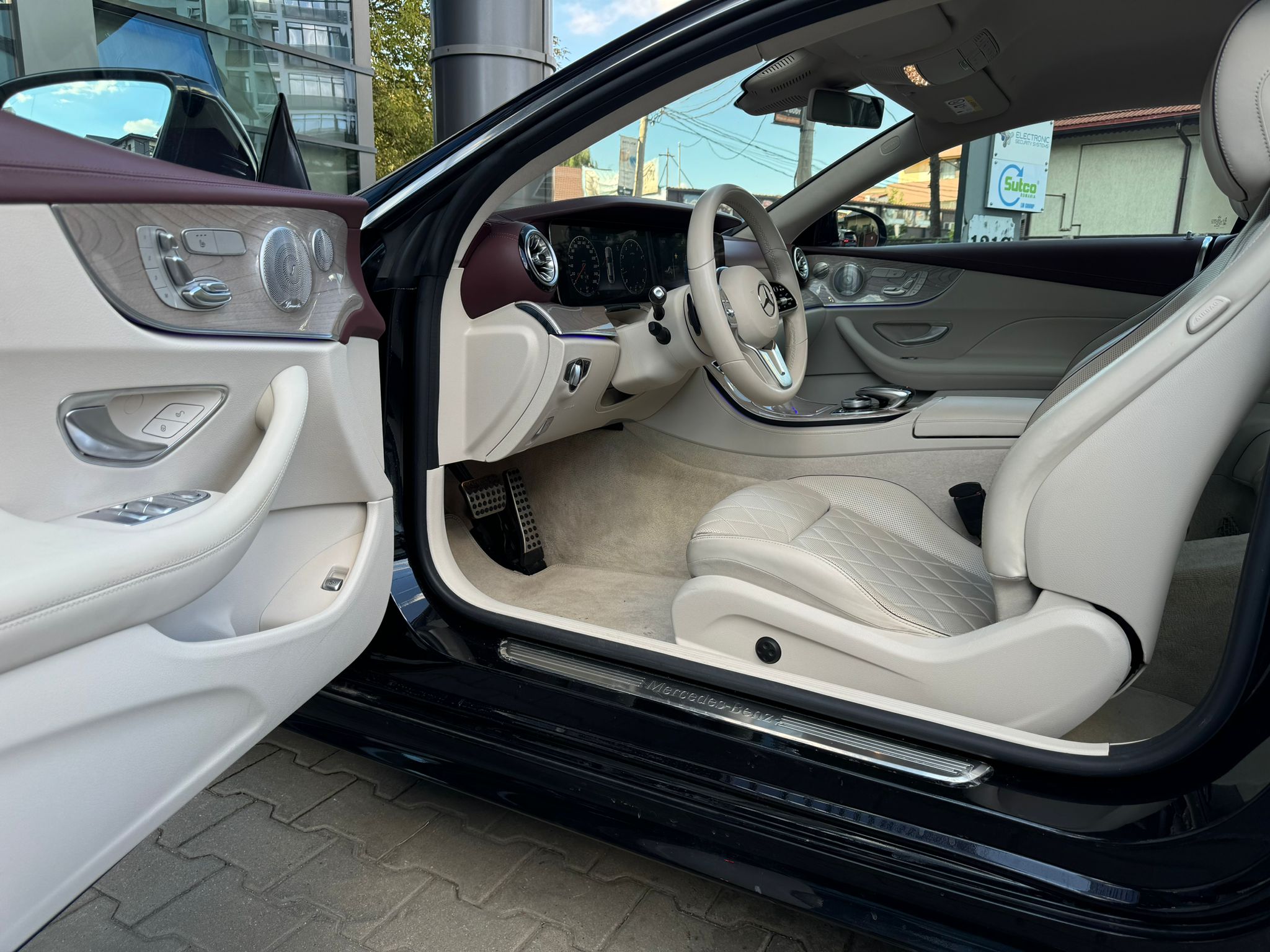 Mercedes-Benz E200 AMG Line 4M - imagine 11