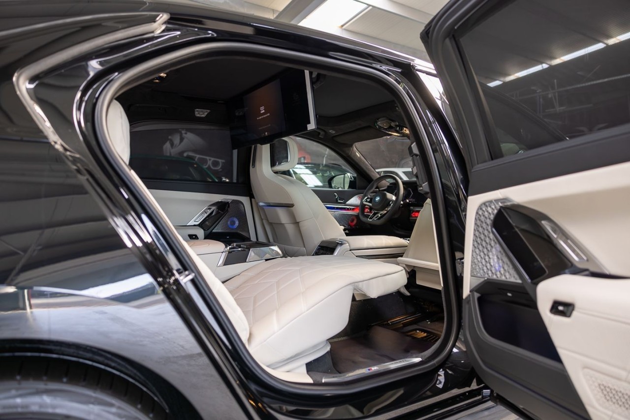 BMW 760e M-Sport xDrive - imagine 15