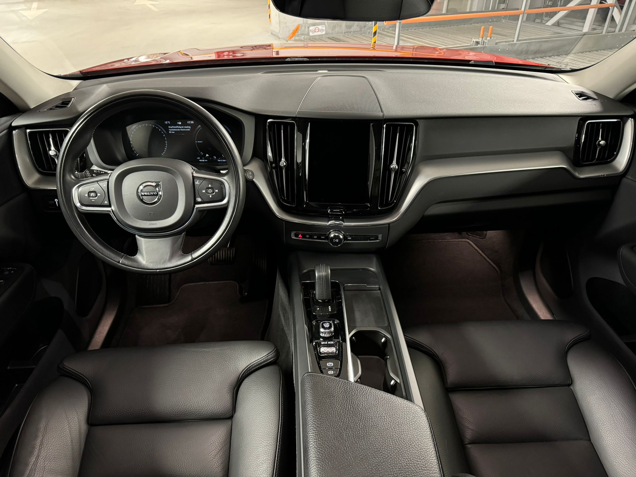 Volvo XC60 R-Design Plug-in Hybrid - imagine 12