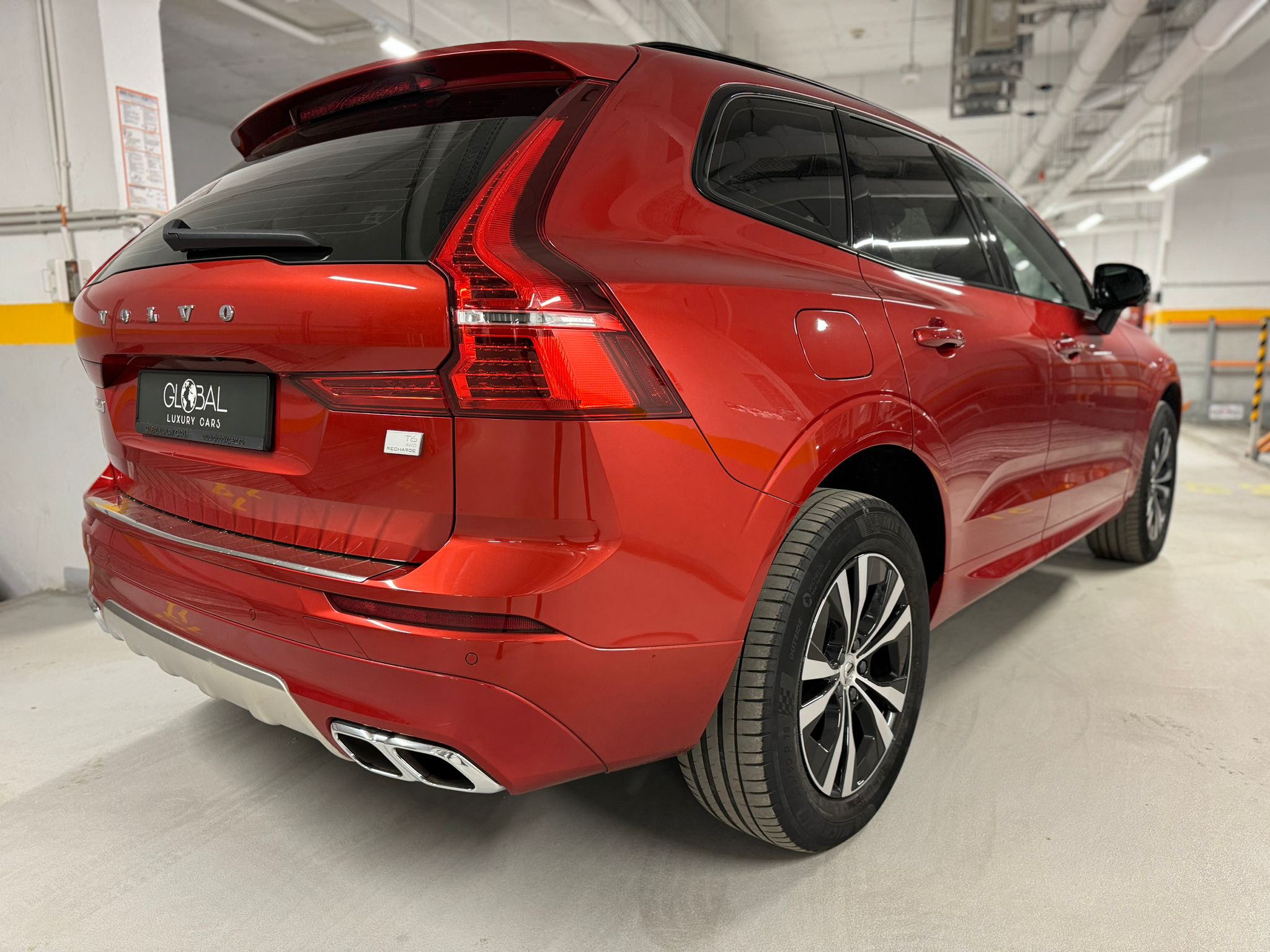 Volvo XC60 R-Design Plug-in Hybrid - imagine 6