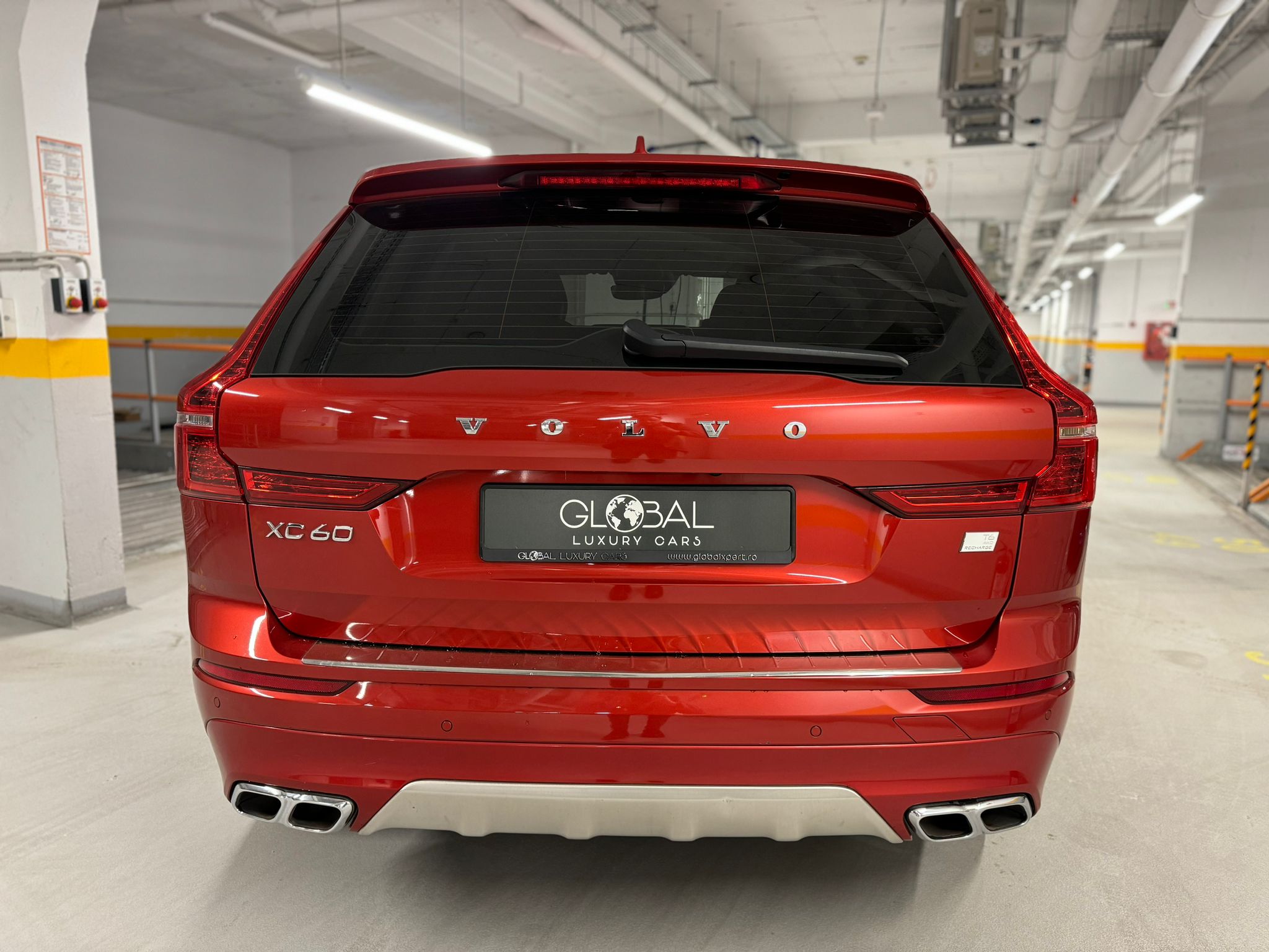 Volvo XC60 R-Design Plug-in Hybrid - imagine 7