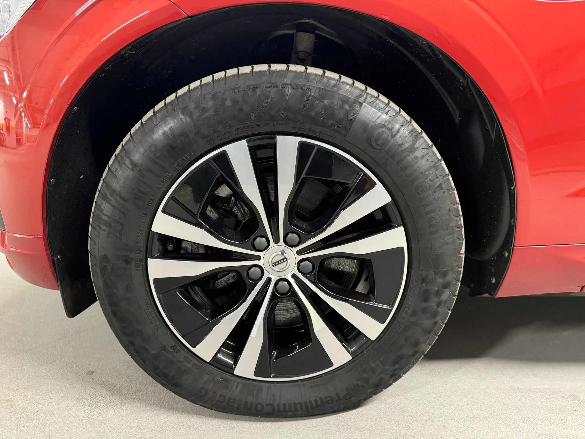 Volvo XC60 R-Design Plug-in Hybrid - imagine 10