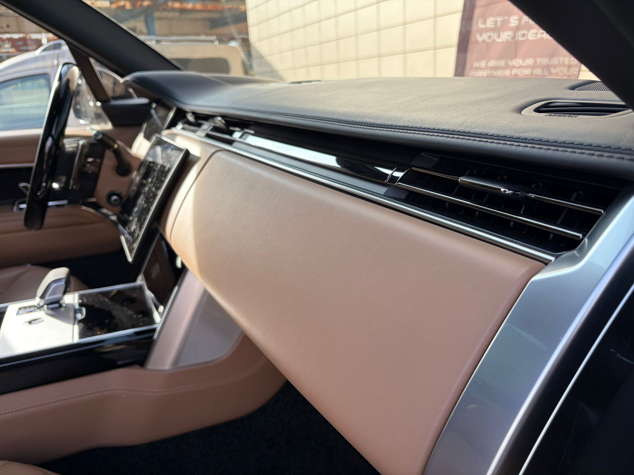 Range Rover SWB 4.4 P530 Autobiography - imagine 20