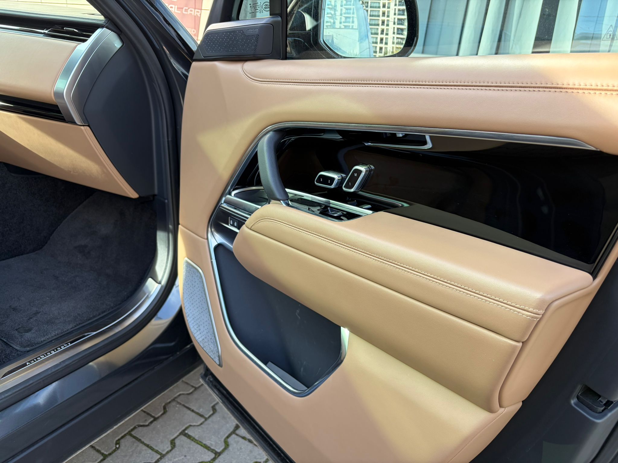 Range Rover SWB 4.4 P530 Autobiography - imagine 22