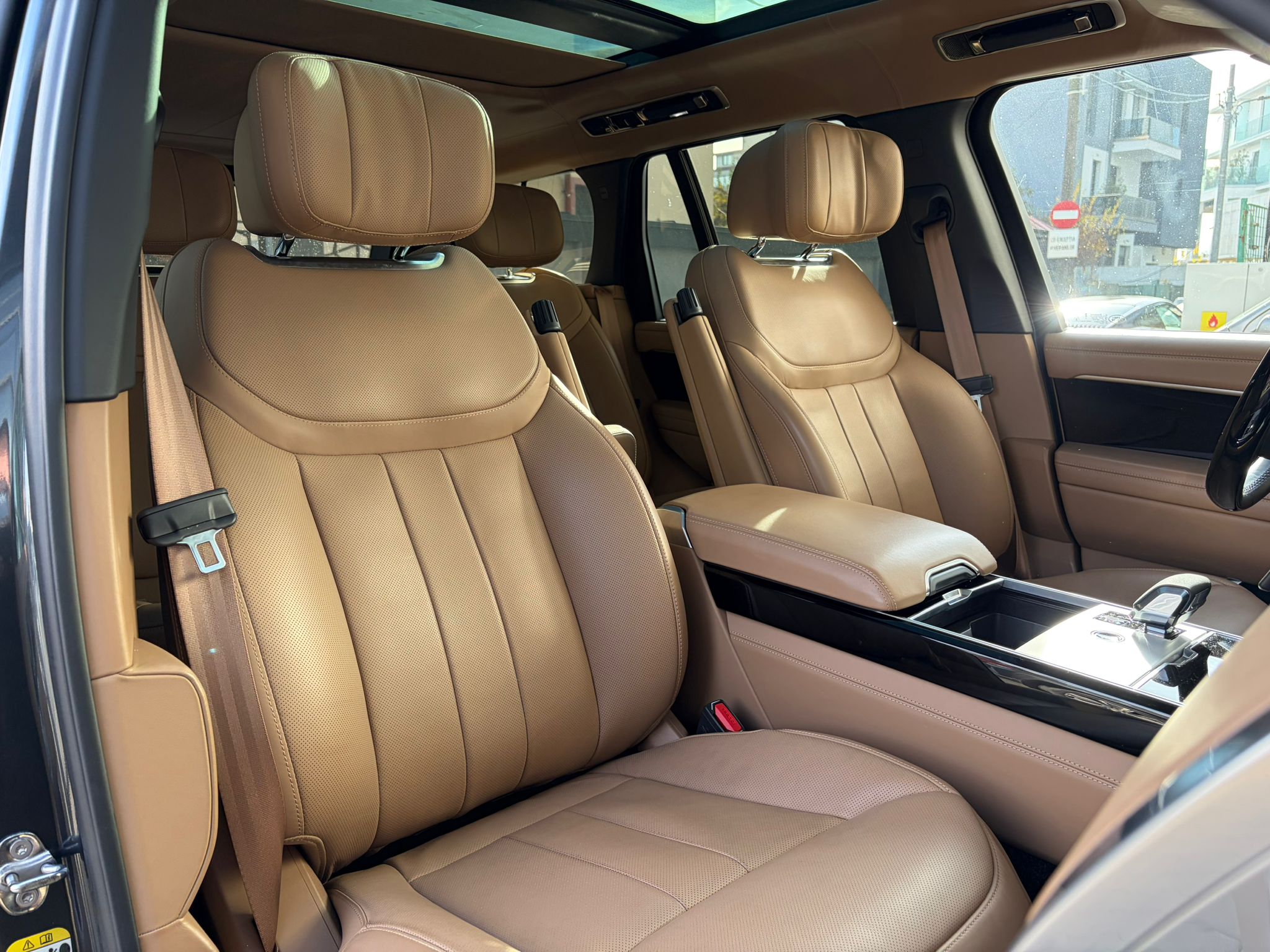 Range Rover SWB 4.4 P530 Autobiography - imagine 19