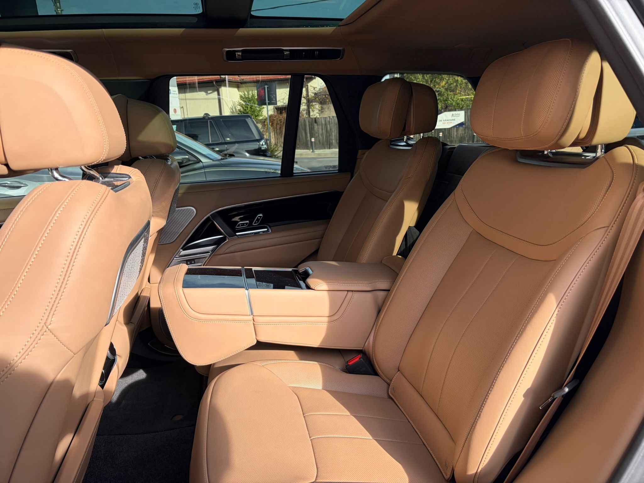 Range Rover SWB 4.4 P530 Autobiography - imagine 30