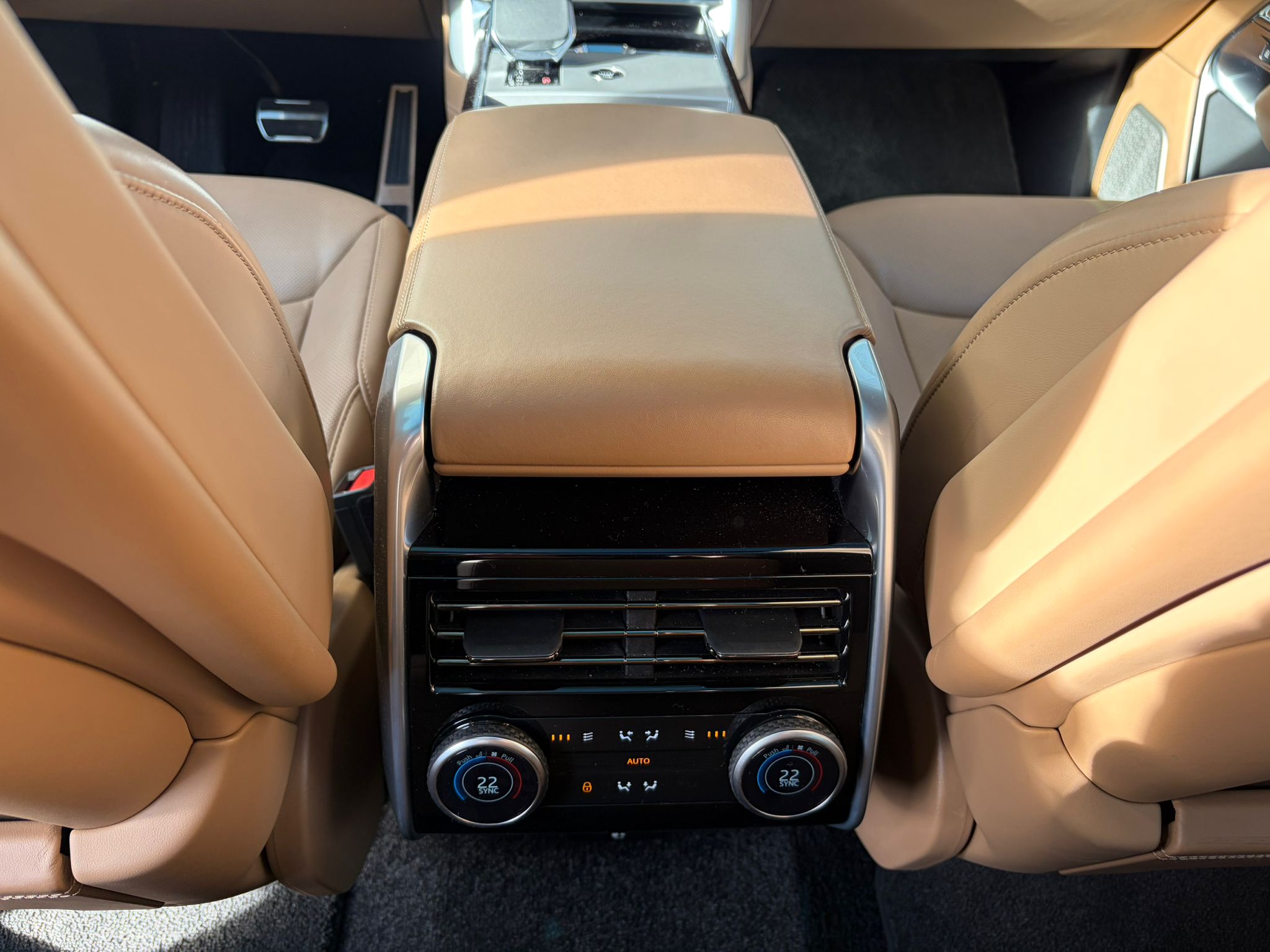 Range Rover SWB 4.4 P530 Autobiography - imagine 29