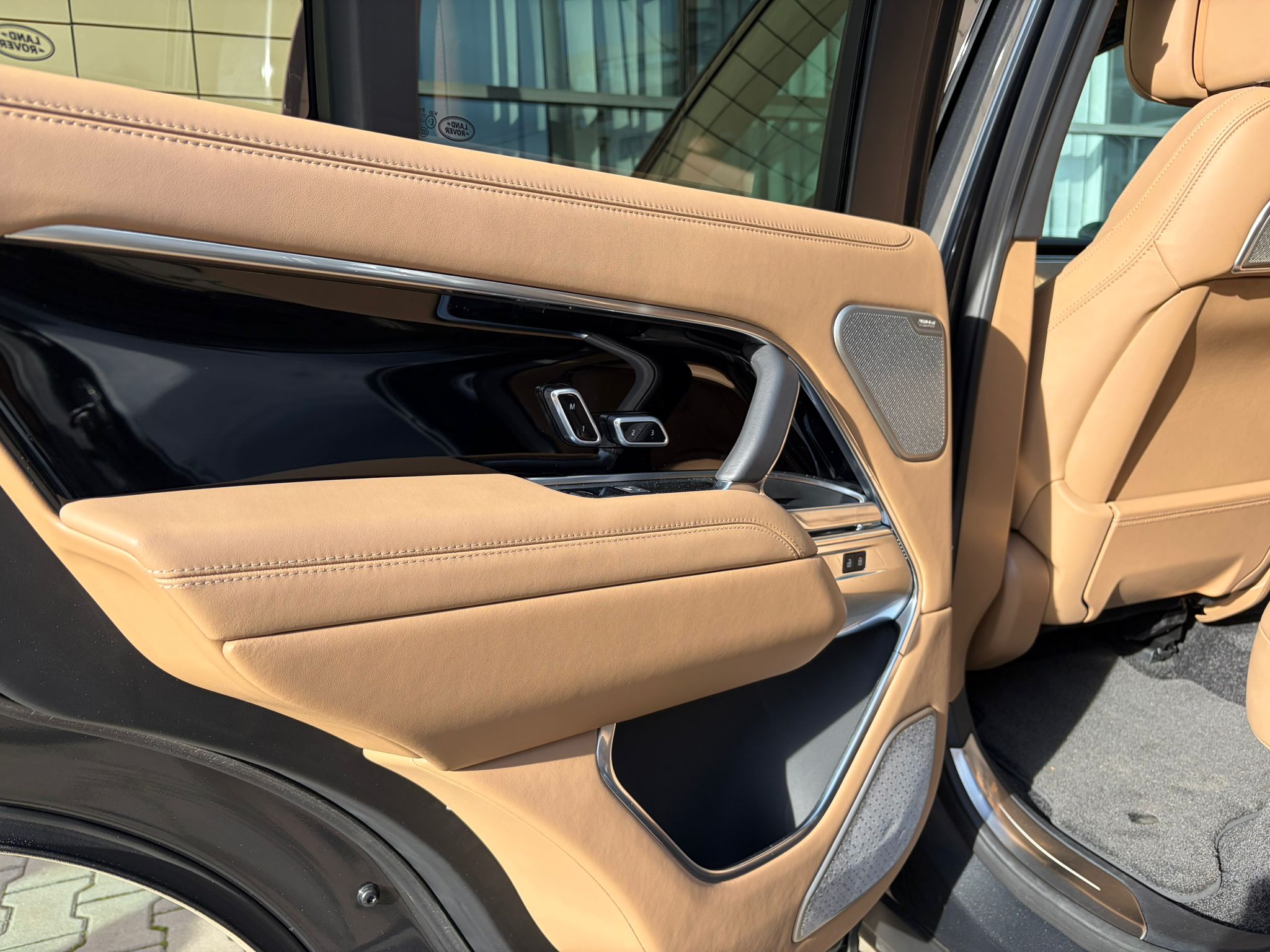 Range Rover SWB 4.4 P530 Autobiography - imagine 27