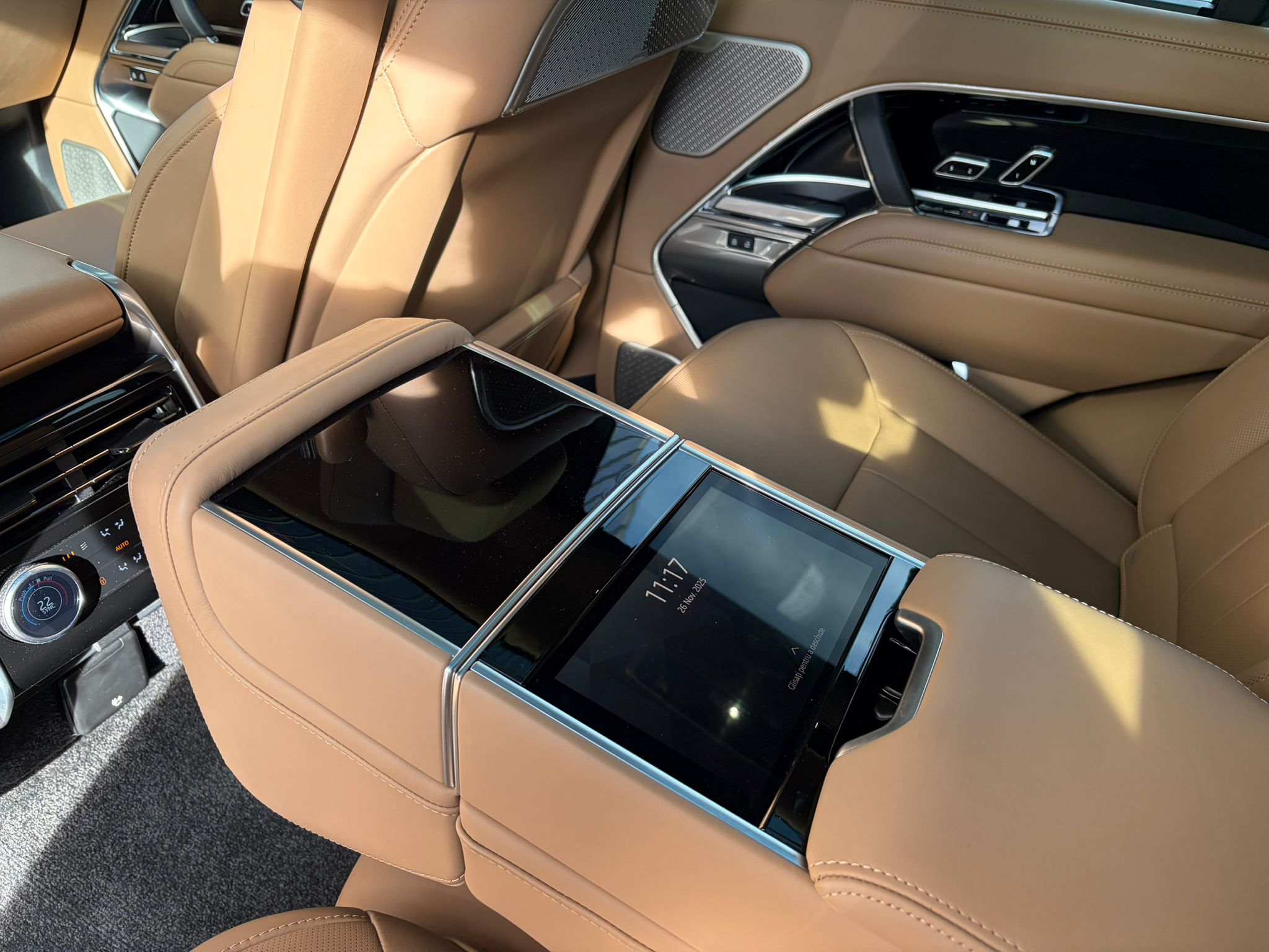 Range Rover SWB 4.4 P530 Autobiography - imagine 25