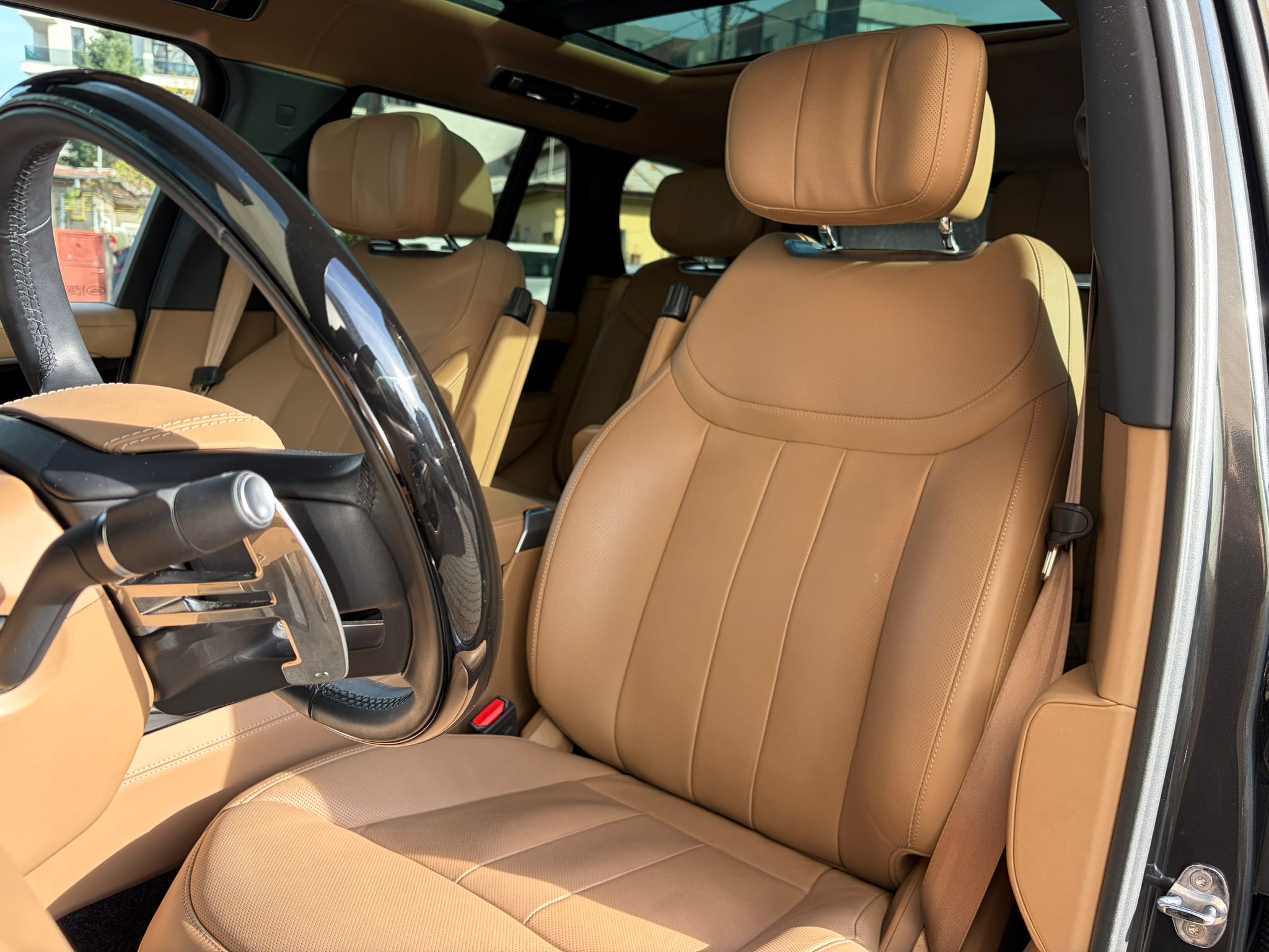 Range Rover SWB 4.4 P530 Autobiography - imagine 3