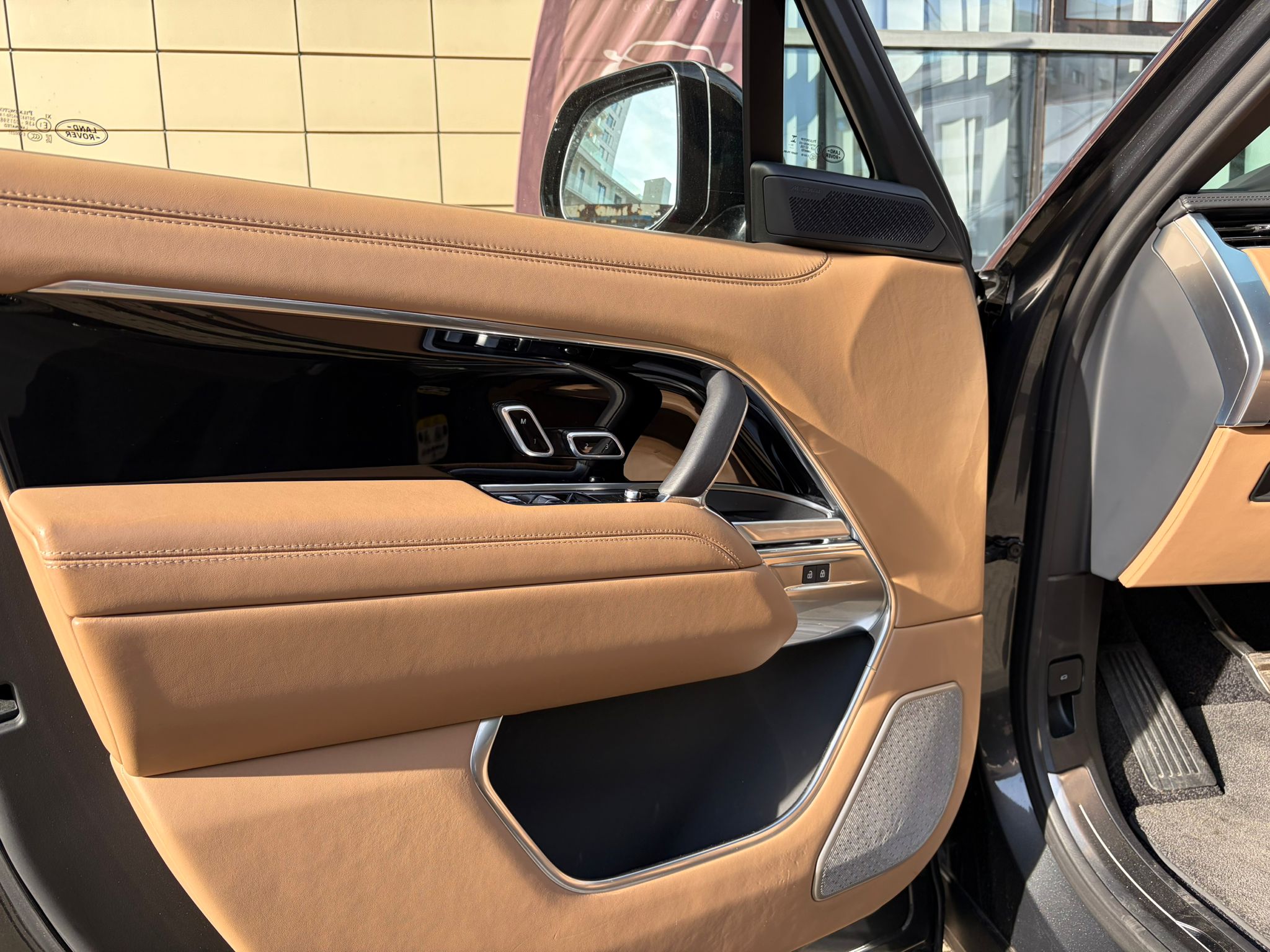 Range Rover SWB 4.4 P530 Autobiography - imagine 15