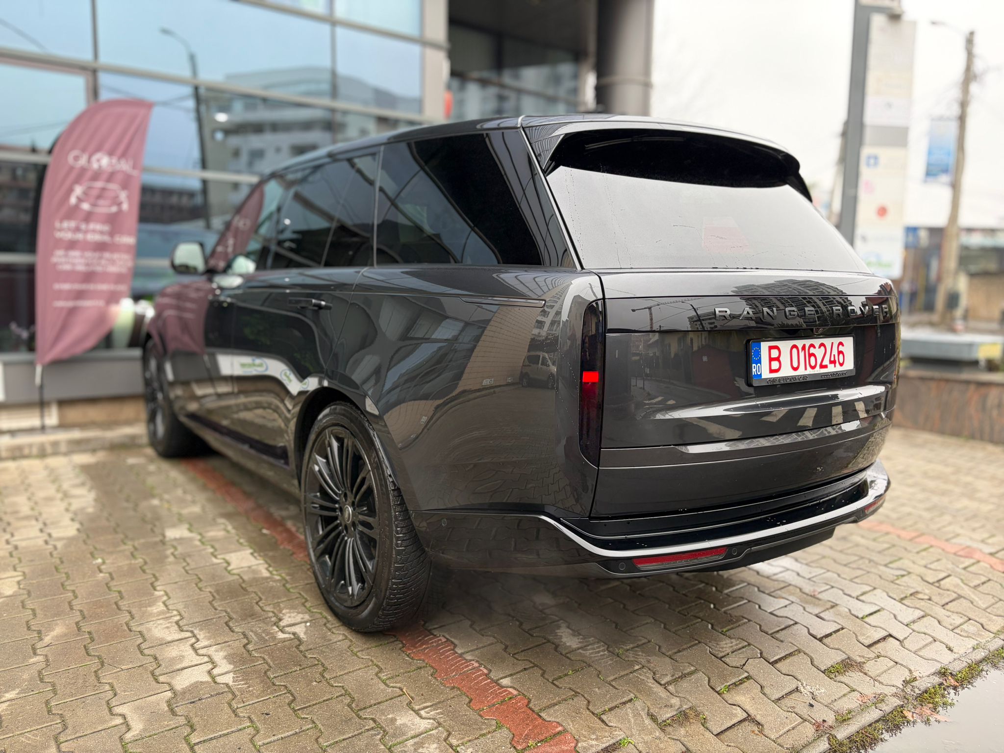 Range Rover SWB 4.4 P530 Autobiography - imagine 13