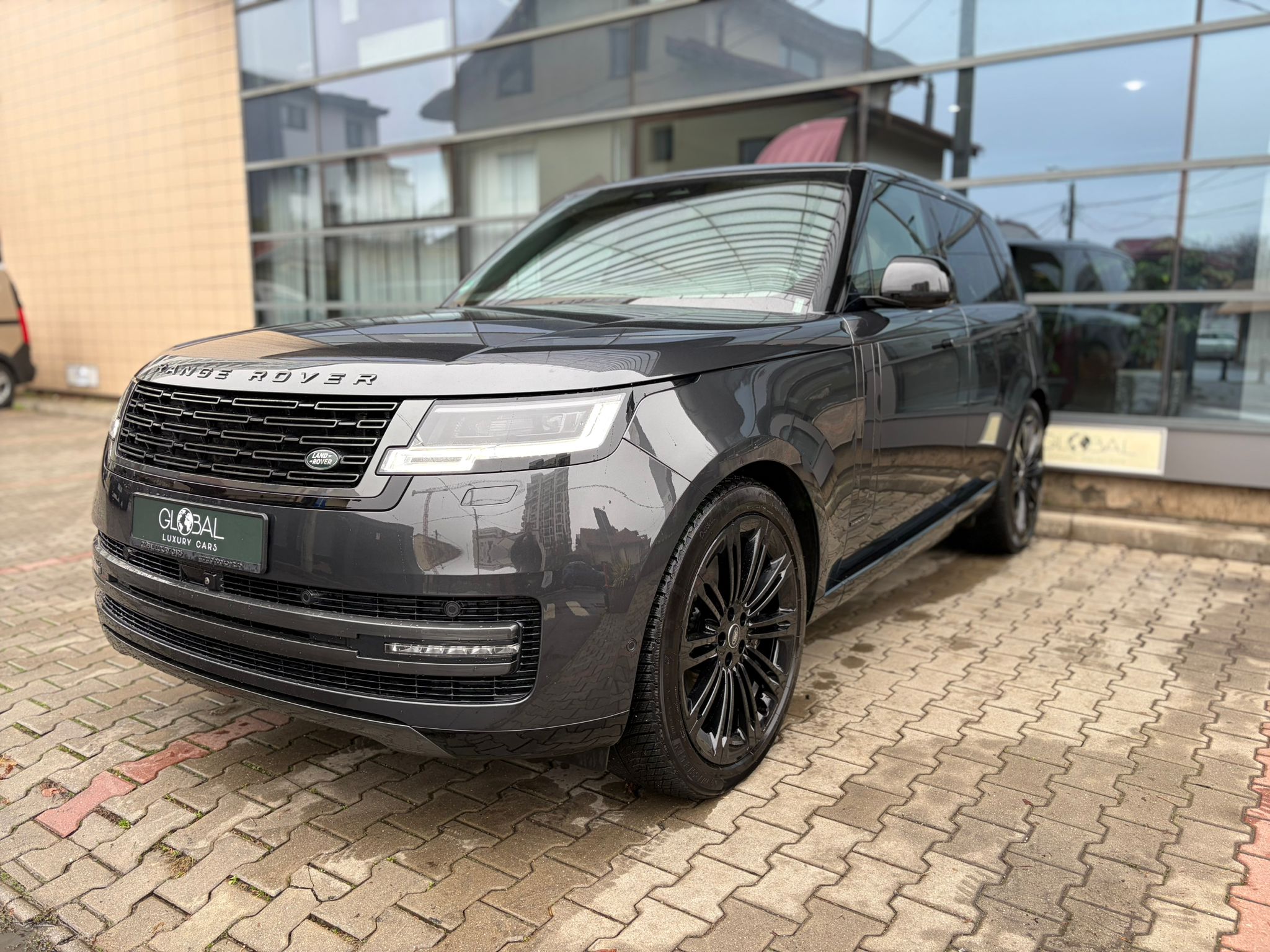 Range Rover SWB 4.4 P530 Autobiography - imagine 5